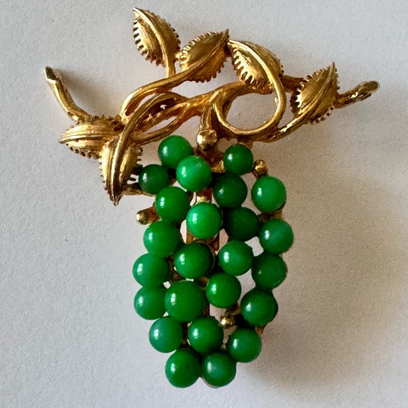 Vintage beautiful grape Brooch - Picture 1 of 5